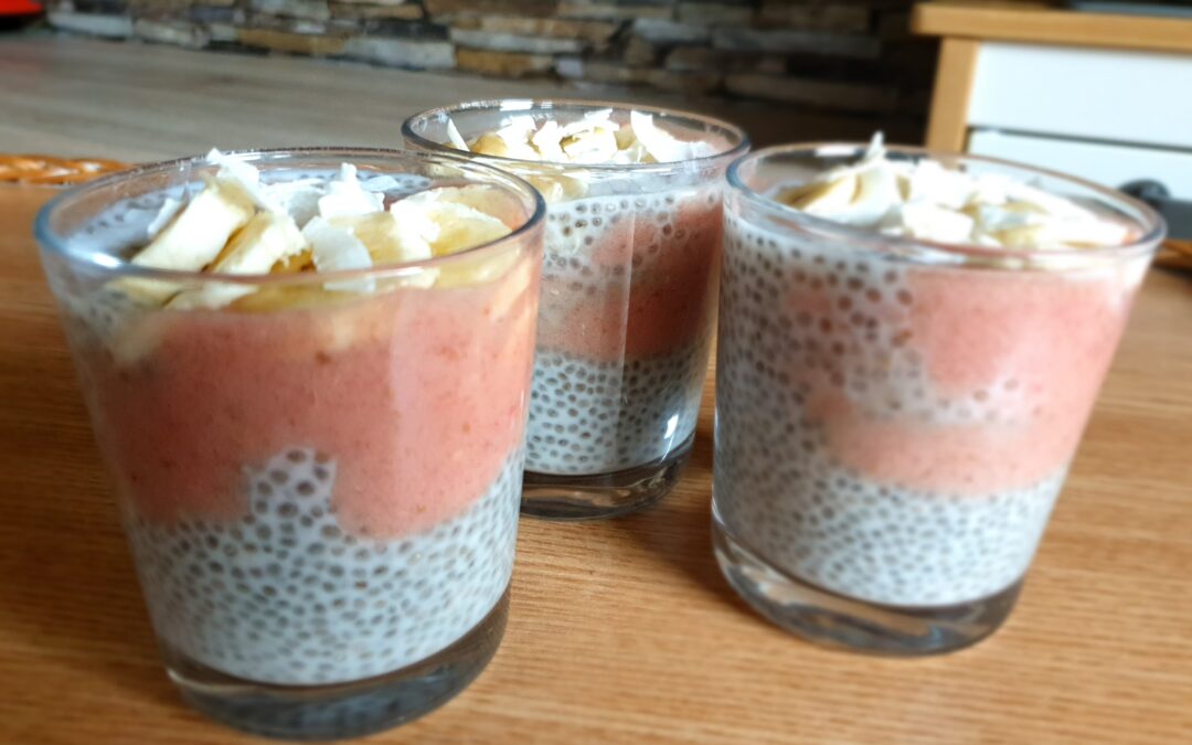 Chiapuding gyümölccsel rétegezve