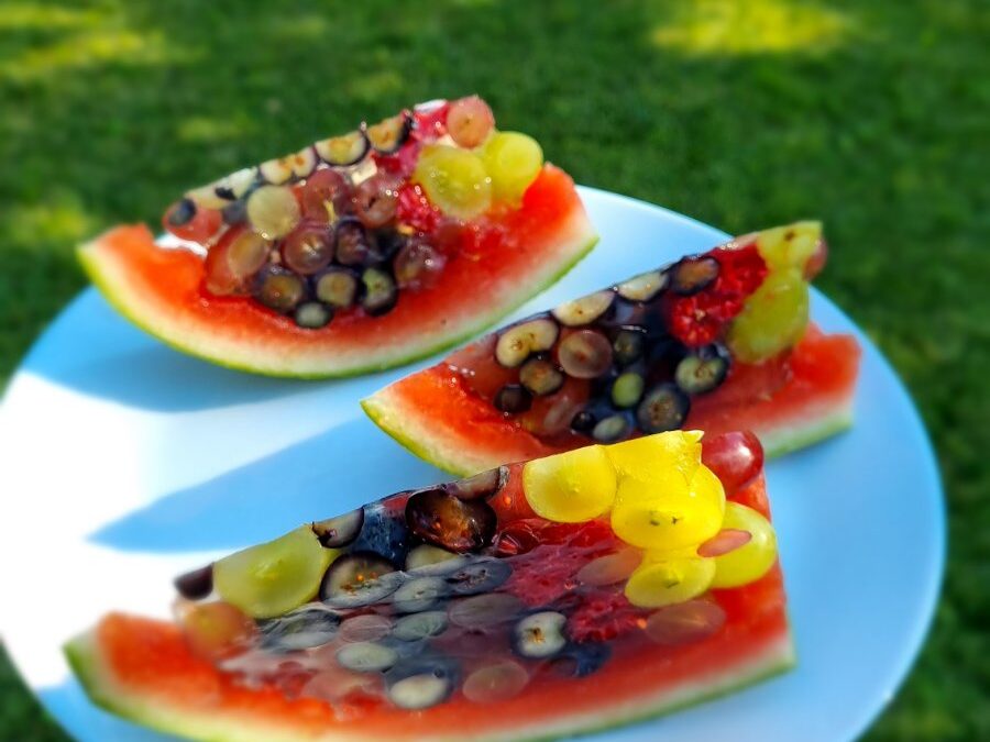 Gyümölccsel töltött dinnye